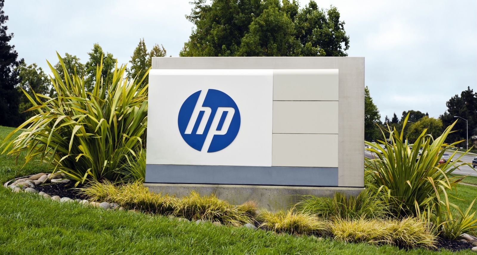 HP se va sparge in doua companii si va concedia inca 5.000 de oameni